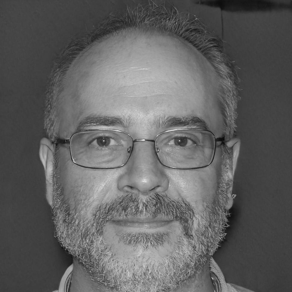 Retrato profesional del instructor Casimiro Vega